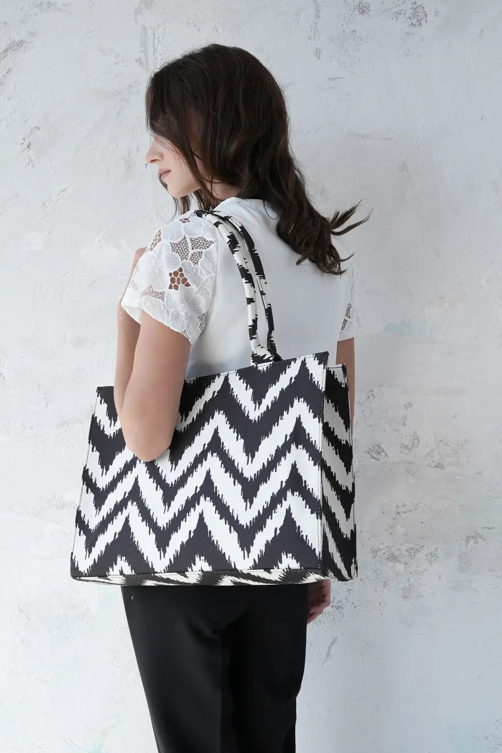 Women carrying a durable university canvas tote bag in zigzag pattern - WestStyle