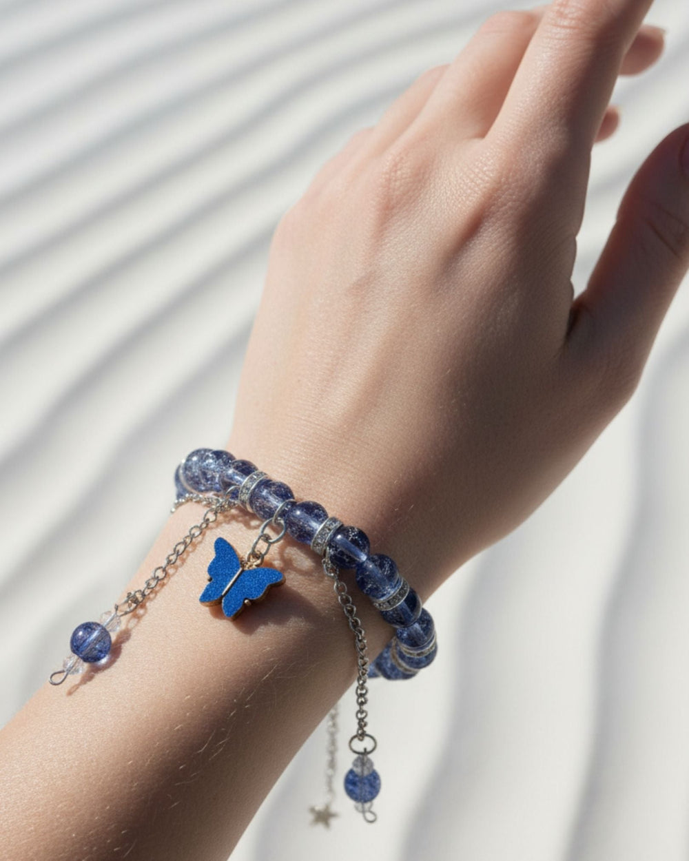 aqua-bracelet-hand