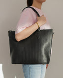 CROCODILE TOTE - BROWN - M142