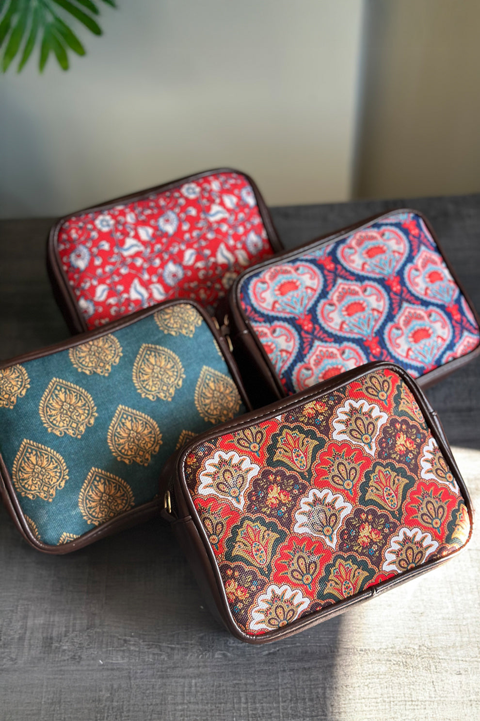 ENCHANTED CROSSBODY - M180