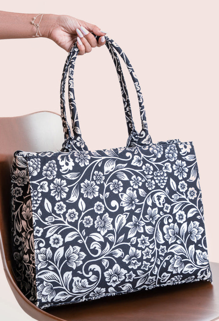 BLACK PETALS CANVAS - M095