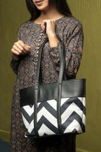 ZIGZAG TOTE - BROWN - M078