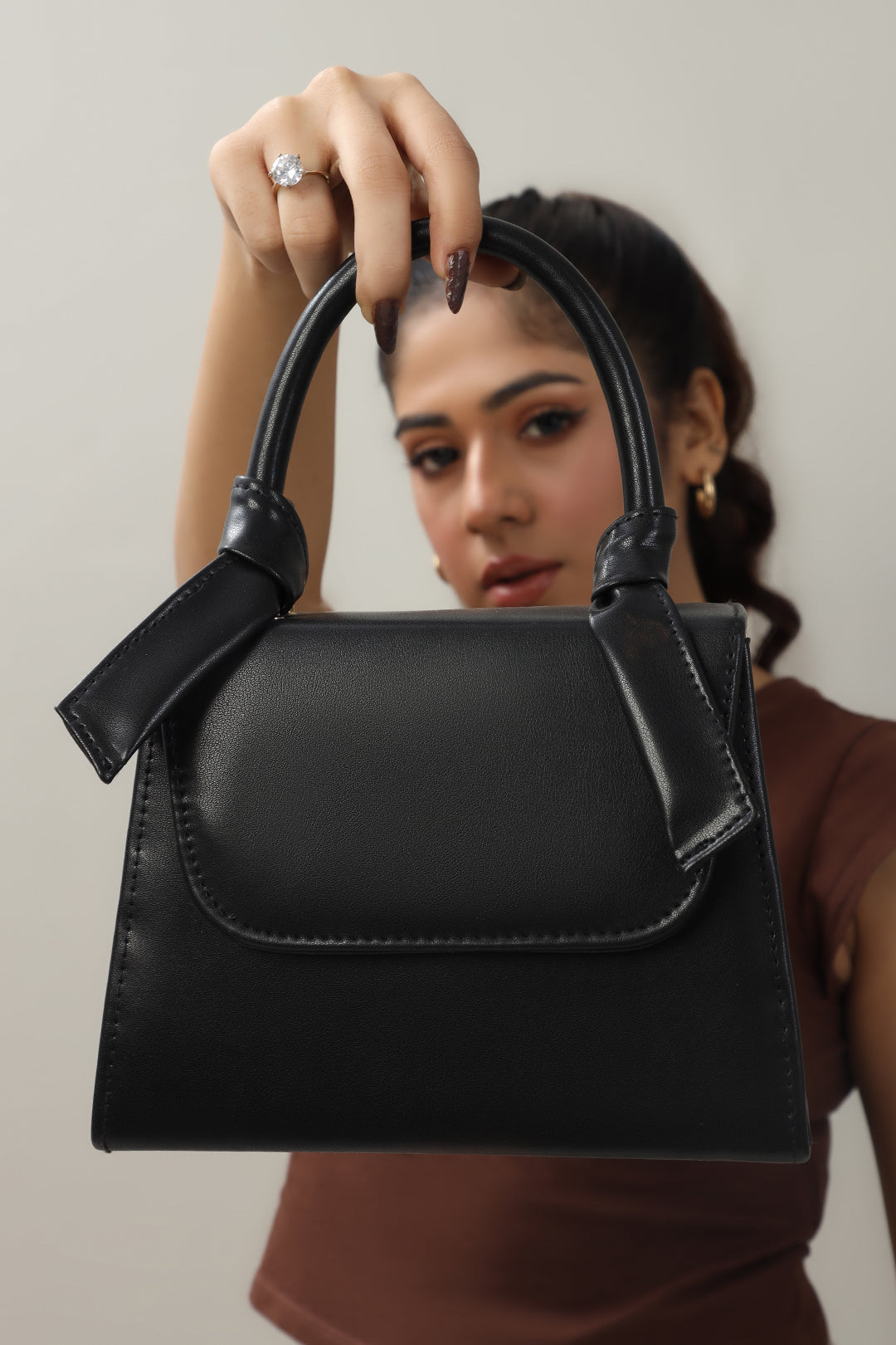 KNITTED CROSSBODY - BLACK - M044 WestStyle