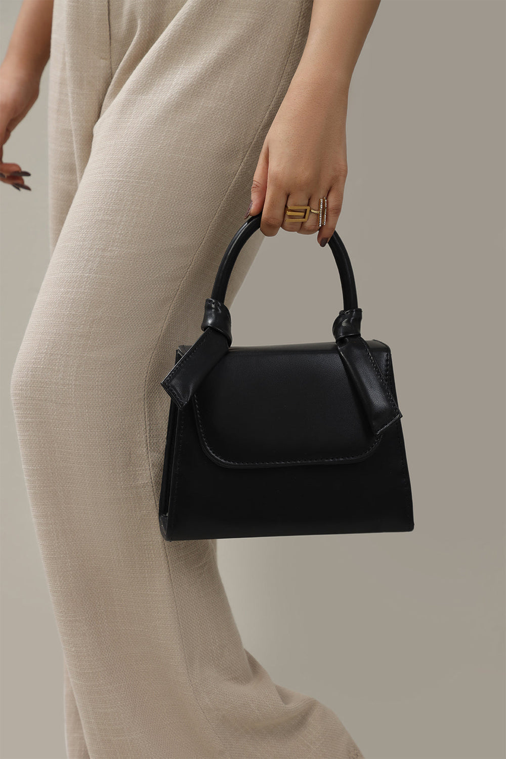 KNITTED CROSSBODY - BLACK - M044 