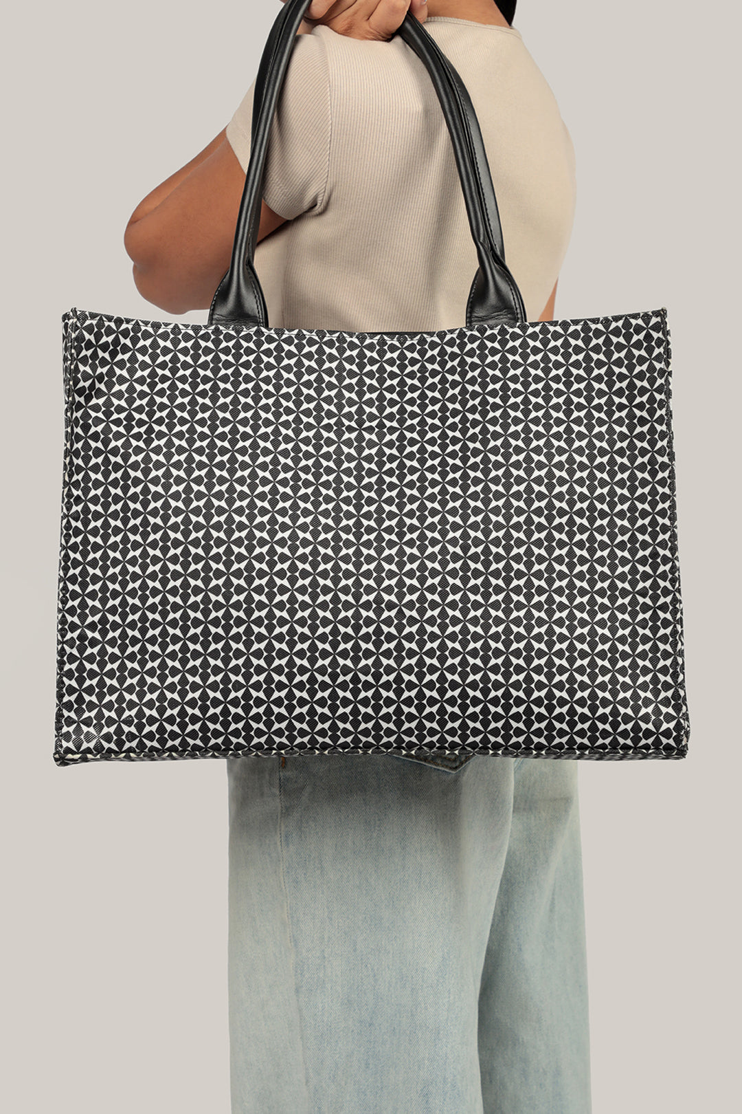 MONOCHROME CANVAS - M023