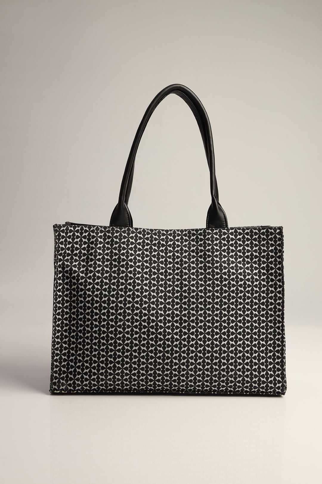 MONOCHROME CANVAS - M023