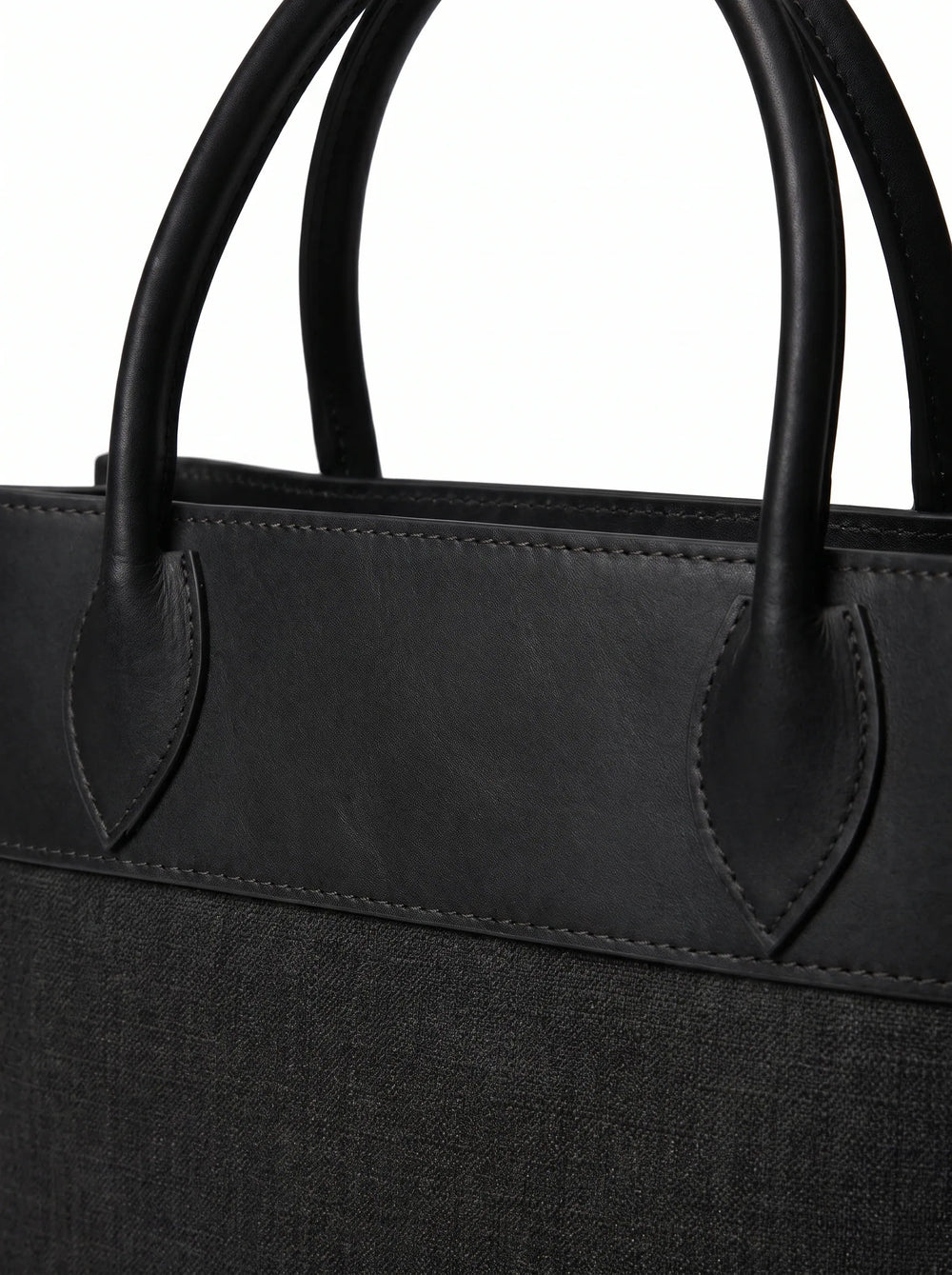 Close-up of full-length gold zip closure on WestStyle black structured shoulder bag ladies handbag Pakistan