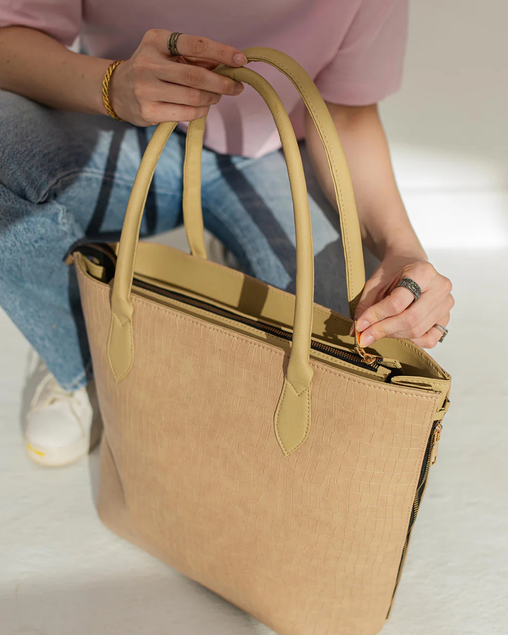 CROCODILE TOTE - BEIGE - M142