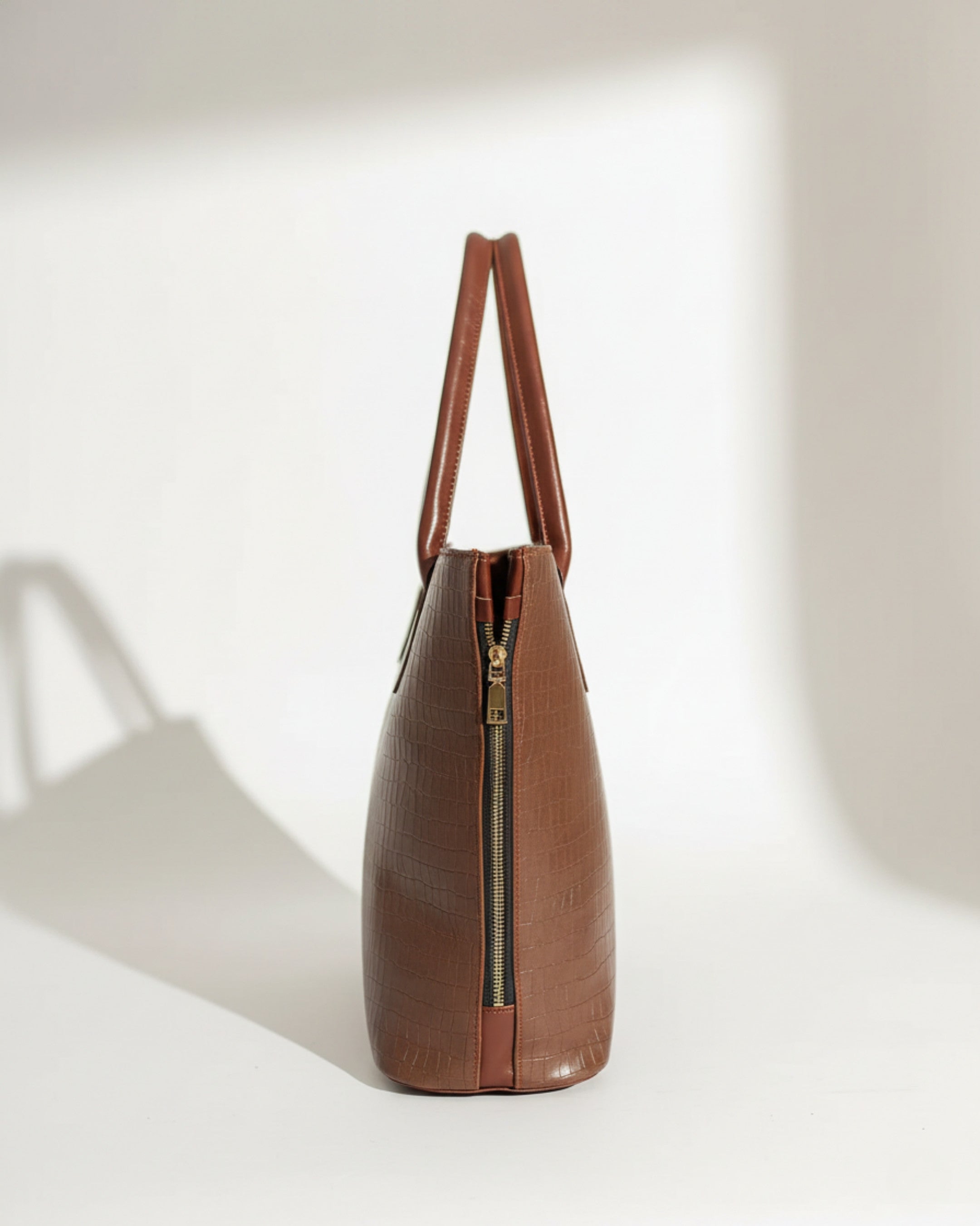 CROCODILE TOTE - BROWN - M142
