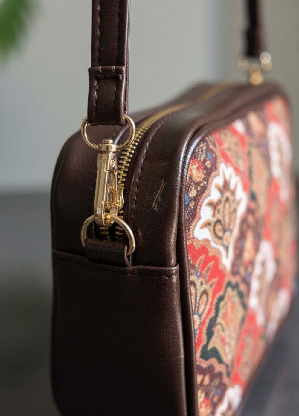 ENCHANTED CROSSBODY - M180 