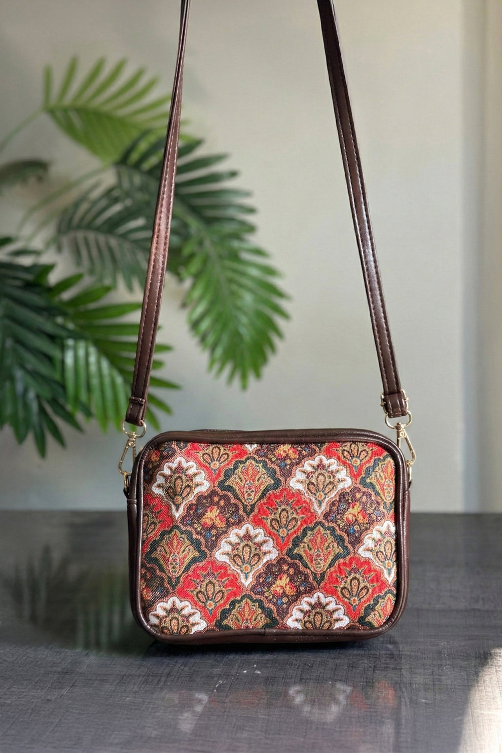 ENCHANTED CROSSBODY - M180 