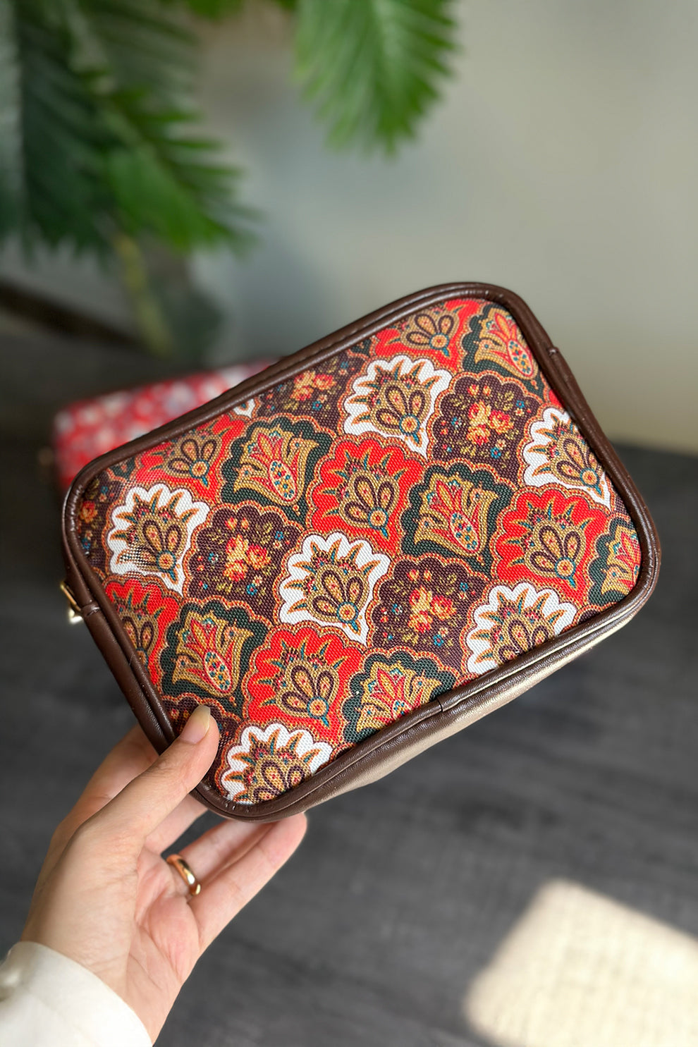 ENCHANTED CROSSBODY - M180 