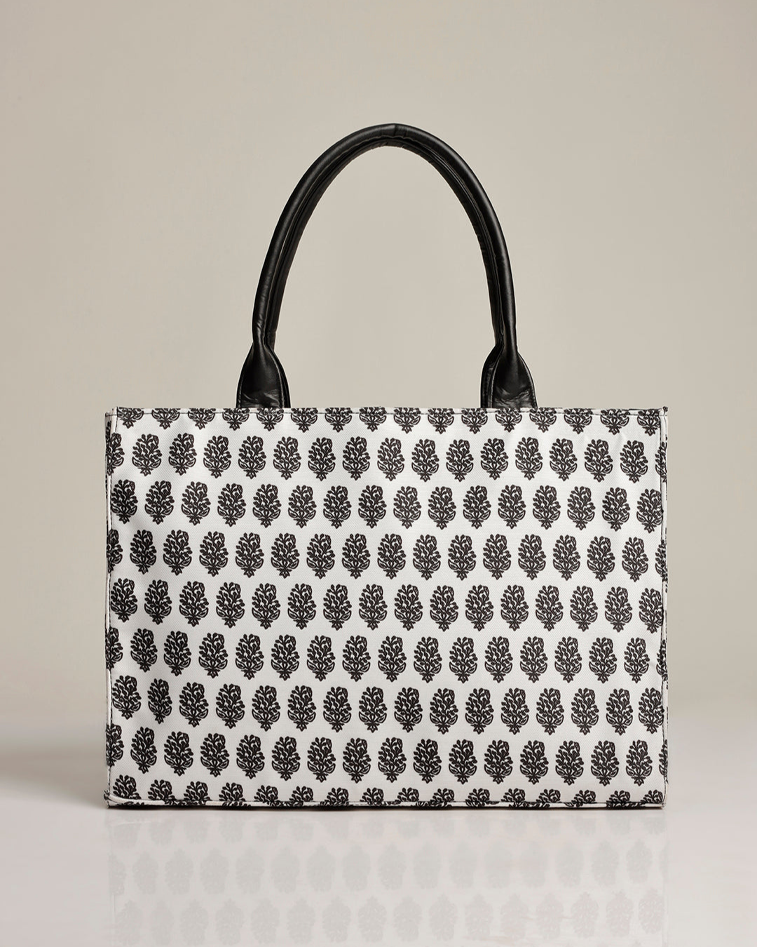 MONOCHROME CANVAS - M016