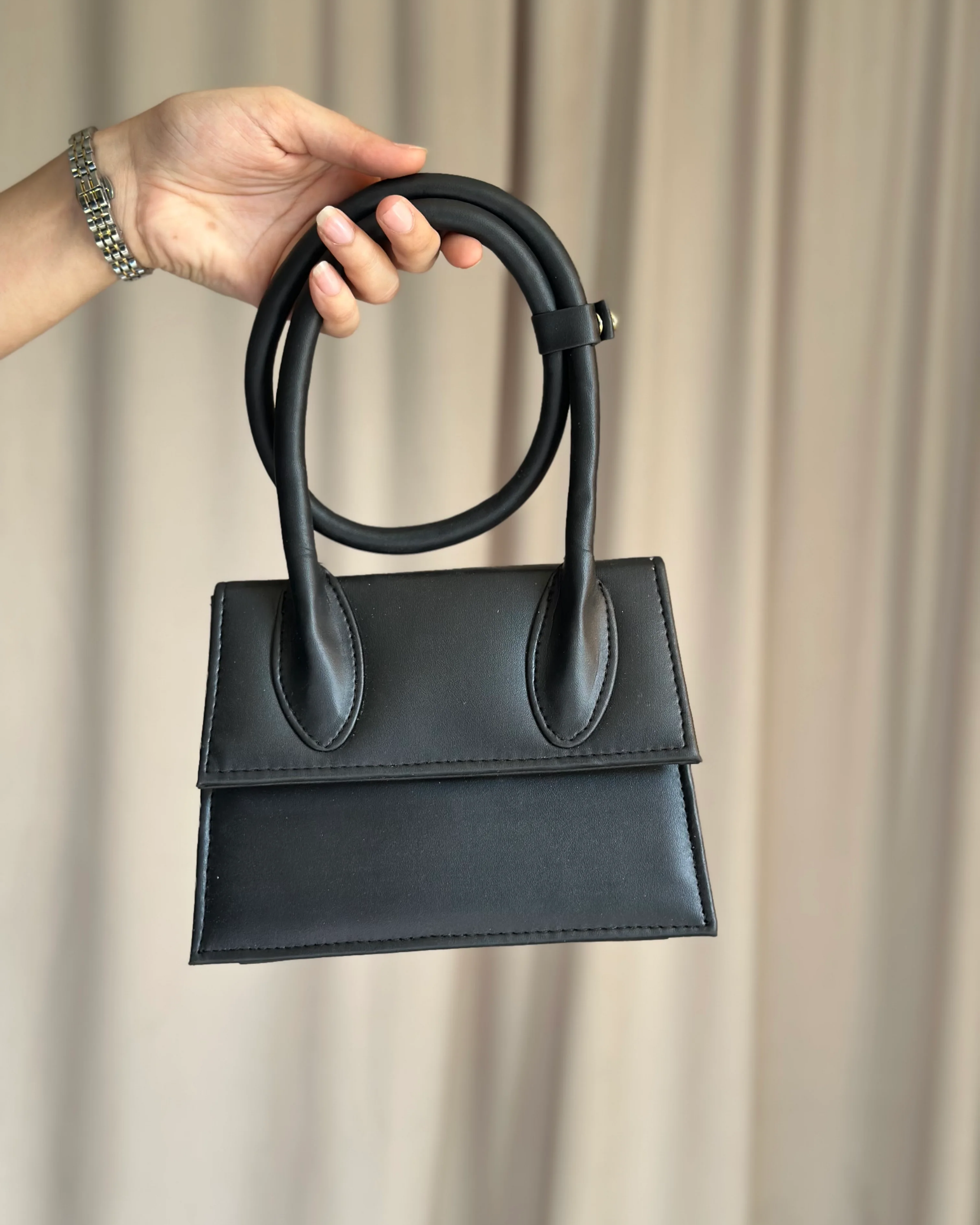 SWIRL HANDBAG - BLACK - M145