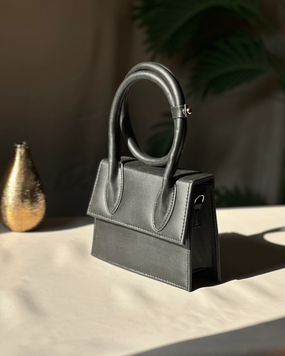 SWIRL HANDBAG - BLACK - M145 