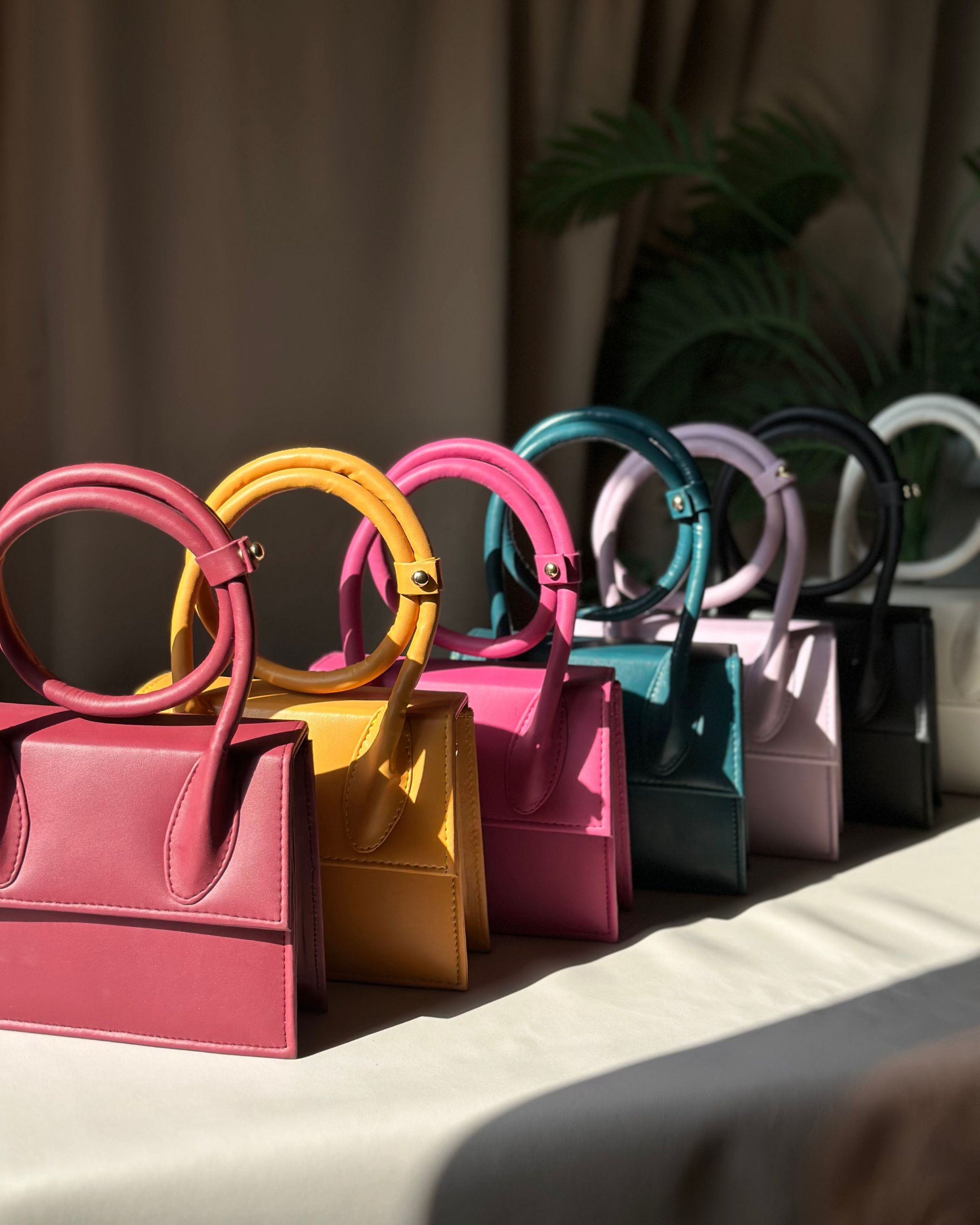 SWIRL HANDBAG - WHITE - M145