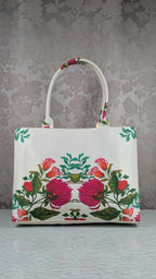 WHITE FLOWER CANVAS - M141